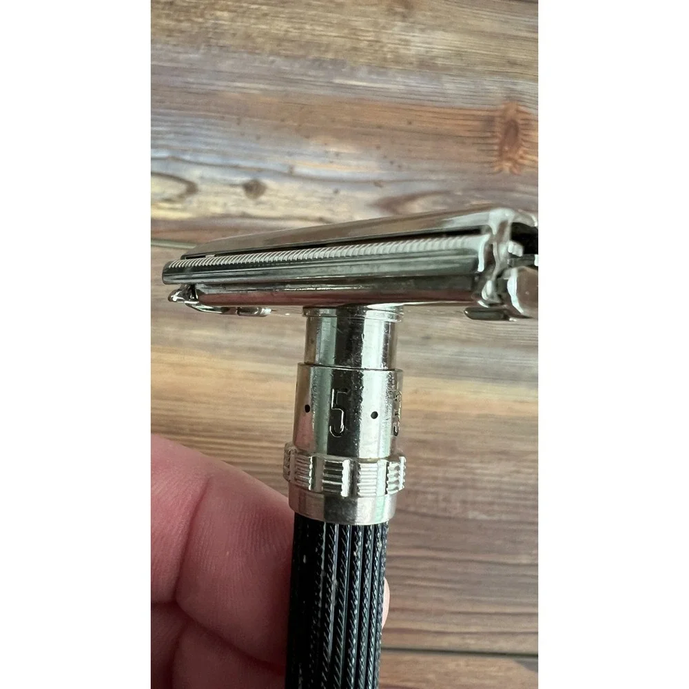 Vintage 1973 Gillette Black Beauty Adjustable Safety Razor T-2 TTO Double Edge
